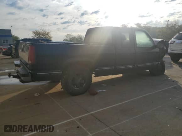 1996 Chevrolet Silverado 1500 with VIN 1GCEC19R3TE226870, listed as a Copart auction lot 80830535 with 281,997 mi miles and Salvage title. Bid and sale history available at DreamBid. Image 3.