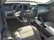 2007 Ford Mustang Deluxe z VIN 1ZVFT80N775210679, wystawiony jako Copart lot #62222045 z przebiegiem 118 553 mil mil oraz Szkoda całkowita • Salvage title. Historia ofert i sprzedaży dostępna na DreamBid. Obrazek 8.