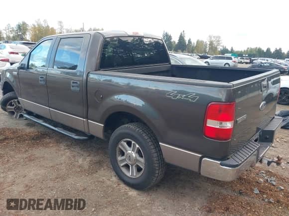 2005 Ford F-150 XLT z VIN 1FTPW14545FB16234, wystawiony jako IAAI lot #43503270 z przebiegiem 154 800 mil mil oraz . Historia ofert i sprzedaży dostępna na DreamBid. Obrazek 3.