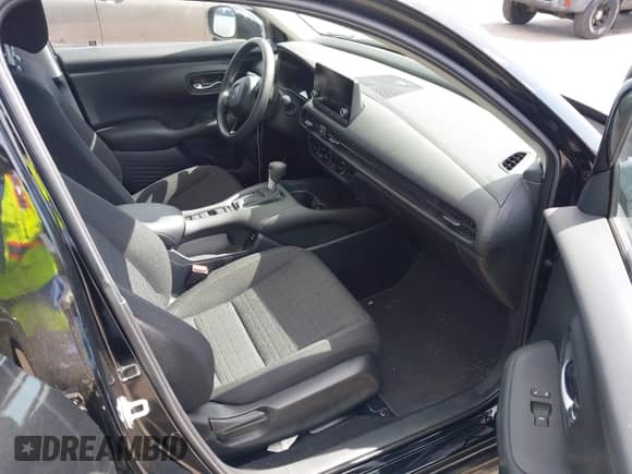 2025 Honda HR-V LX with VIN 3CZRZ1H3XSM728095, listed as a IAAI auction lot 42817468 with 4,116 mi miles and . Bid and sale history available at DreamBid. Image 5.