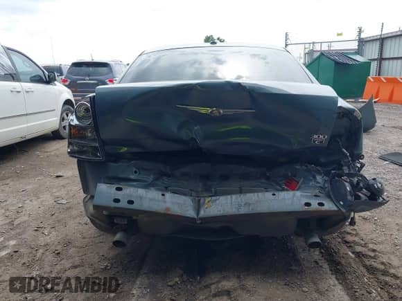 2006 Chrysler 300 C with VIN 2C3LA63H76H258118, listed as a IAAI auction lot 42351439 with 253,921 mi miles and . Bid and sale history available at DreamBid. Image 17.