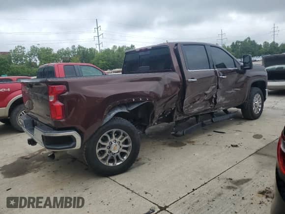 2024 Chevrolet Silverado 3500HD LTZ z VIN 1GC4YUEYXRF318878, wystawiony jako Copart lot #64883684 z przebiegiem 3 837 mil mil oraz Szkoda całkowita • Salvage title. Historia ofert i sprzedaży dostępna na DreamBid. Obrazek 3.