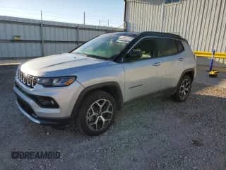 2025 Jeep Compass Limited z VIN 3C4NJDCN8ST615242, wystawiony jako Copart lot #89799885 z przebiegiem 7 058 mil mil oraz Czysty tytuł • Clean title. Historia ofert i sprzedaży dostępna na DreamBid. Obrazek 1.