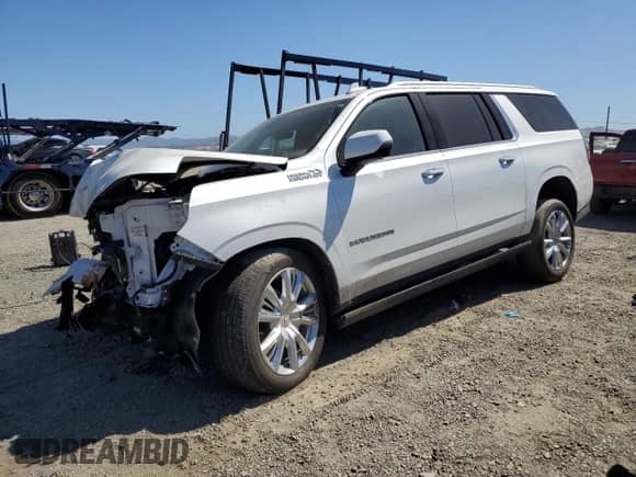 2021 Chevrolet Suburban High Country с VIN 1GNSKGKL3MR273803, выставлен на аукционе Copart как лот 57990465 с пробегом 23 049 миль миль и Списание • Salvage title. История ставок и продаж доступна на DreamBid. Изображение 1.