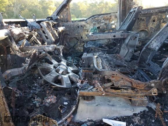 2013 Ford F-150 XL z VIN 1FTFW1ETXDFA01712, wystawiony jako Copart lot #87090905 z przebiegiem Nie podano mil oraz Nie do naprawy • Non repairable. Historia ofert i sprzedaży dostępna na DreamBid. Obrazek 7.