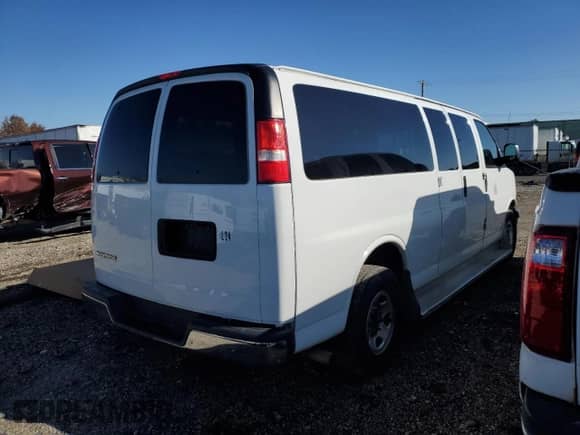 2018 Chevrolet Express Passenger LT z VIN 1GAZGPFG1J1270097, wystawiony jako Copart lot #79057124 z przebiegiem 105 682 mil mil oraz Szkoda całkowita • Salvage title. Historia ofert i sprzedaży dostępna na DreamBid. Obrazek 3.