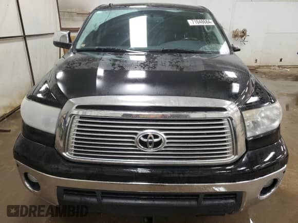 2010 Toyota Tundra Limited z VIN 5TFHY5F15AX149604, wystawiony jako Copart lot #71048684 z przebiegiem 233 683 mil mil oraz Czysty tytuł • Clean title. Historia ofert i sprzedaży dostępna na DreamBid. Obrazek 5.