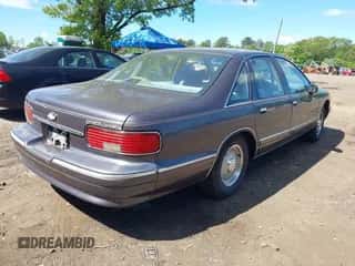 1993 Chevrolet Caprice z VIN 1G1BN53E9PR106587, wystawiony jako IAAI lot #42310802 z przebiegiem 77 043 mil mil oraz . Historia ofert i sprzedaży dostępna na DreamBid. Obrazek 4.