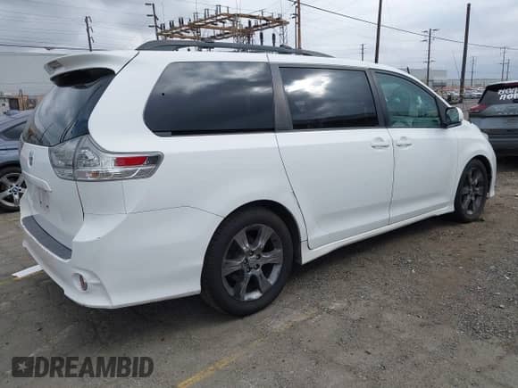 2012 Toyota Sienna SE with VIN 5TDXK3DC2CS179657, listed as a IAAI auction lot 43438594 with 126,552 mi miles and . Bid and sale history available at DreamBid. Image 4.