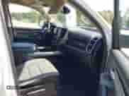 2020 Ram 1500 Lone Star z VIN 1C6RREFT5LN337869, wystawiony jako IAAI lot #42461522 z przebiegiem 148 064 mil mil oraz . Historia ofert i sprzedaży dostępna na DreamBid. Obrazek 5.