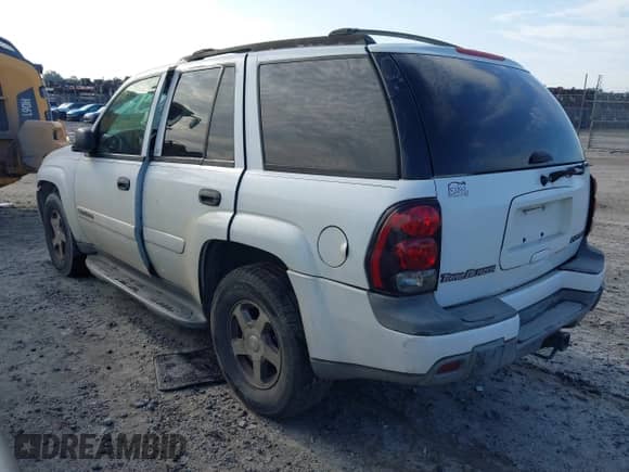 2003 Chevrolet TrailBlazer LS z VIN 1GNDS13S532138146, wystawiony jako IAAI lot #42795304 z przebiegiem 261 589 mil mil oraz . Historia ofert i sprzedaży dostępna na DreamBid. Obrazek 3.