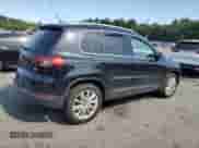 2011 Volkswagen Tiguan S с VIN WVGBV7AX8BW528458, выставлен на аукционе Copart как лот 64525925 с пробегом 147 488 миль миль и Списание • Salvage title. История ставок и продаж доступна на DreamBid. Изображение 3.