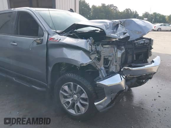 2021 Chevrolet Silverado 1500 LT with VIN 1GCUYDED4MZ430094, listed as a IAAI auction lot 43267224 with 20,209 mi miles and . Bid and sale history available at DreamBid. Image 17.