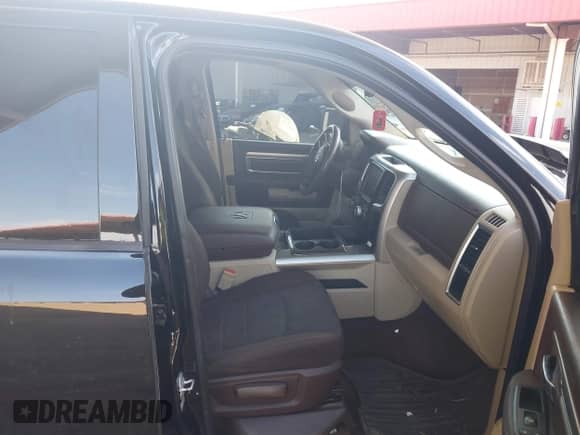 2014 Ram 1500 Big Horn z VIN 1C6RR7LT7ES293023, wystawiony jako IAAI lot #37555786 z przebiegiem 134 905 mil mil oraz . Historia ofert i sprzedaży dostępna na DreamBid. Obrazek 5.