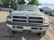 2002 Dodge 2500 z VIN 3B7KF23Z02M227380, wystawiony jako Copart lot #68964125 z przebiegiem 251 028 mil mil oraz Czysty tytuł • Clean title. Historia ofert i sprzedaży dostępna na DreamBid. Obrazek 5.