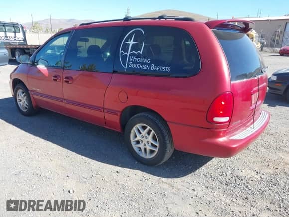 2000 Dodge Caravan SE with VIN 1B4GP44G0YB786842, listed as a IAAI auction lot 43506991 with 155,588 mi miles and . Bid and sale history available at DreamBid. Image 3.