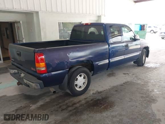 2000 GMC Sierra 1500 SLE z VIN 2GTEC19T4Y1334273, wystawiony jako IAAI lot #42777220 z przebiegiem 354 113 mil mil oraz . Historia ofert i sprzedaży dostępna na DreamBid. Obrazek 4.
