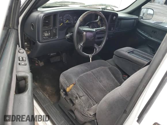 2000 Chevrolet Silverado 1500 LS with VIN 1GCEC14T3YZ339396, listed as a Copart auction lot 81505634 with 270,107 mi miles and Salvage title. Bid and sale history available at DreamBid. Image 8.