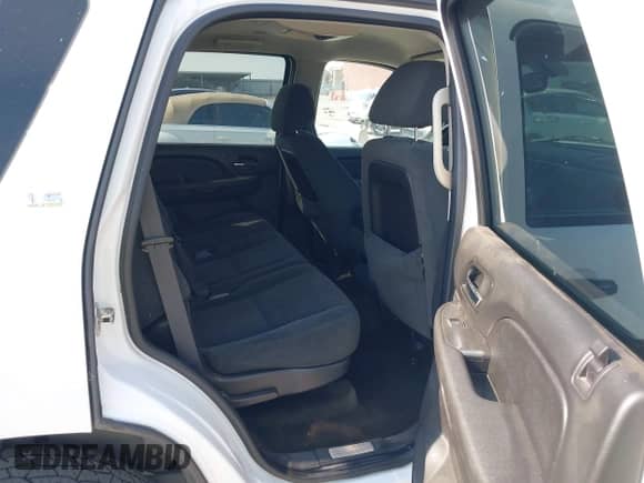2007 Chevrolet Tahoe LS with VIN 1GNFC13C87R286352, listed as a IAAI auction lot 42927693 with 268,163 mi miles and . Bid and sale history available at DreamBid. Image 8.