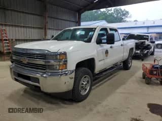 2015 Chevrolet Silverado 2500HD Work Truck z VIN 1GC1CUEG3FF533121, wystawiony jako Copart lot #53729605 z przebiegiem 50 832 mil mil oraz Szkoda całkowita • Salvage title. Historia ofert i sprzedaży dostępna na DreamBid. Obrazek 1.