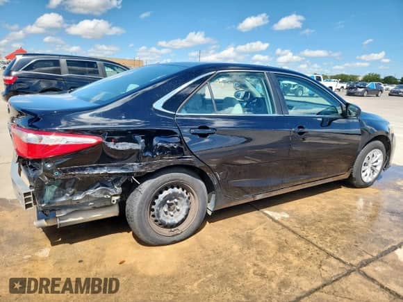 2017 Toyota Camry XLE z VIN 4T1BF1FK6HU769821, wystawiony jako Copart lot #69272995 z przebiegiem 121 113 mil mil oraz Czysty tytuł • Clean title. Historia ofert i sprzedaży dostępna na DreamBid. Obrazek 3.