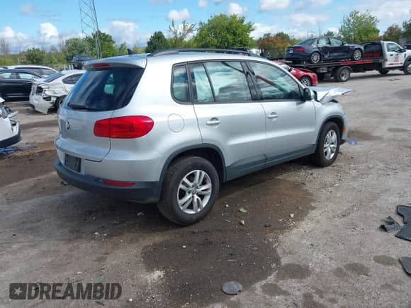 2015 Volkswagen Tiguan S с VIN WVGAV7AX4FW513375, выставлен на аукционе IAAI как лот 43151271 с пробегом Не указан миль и . История ставок и продаж доступна на DreamBid. Изображение 4.