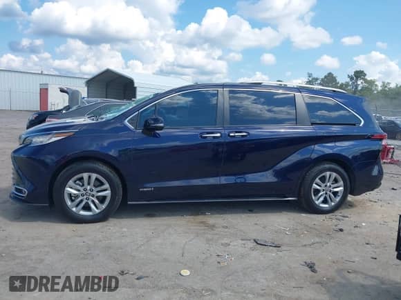 2021 Toyota Sienna Limited with VIN 5TDZSKFC9MS002766, listed as a IAAI auction lot 42972697 with 153,027 mi miles and . Bid and sale history available at DreamBid. Image 14.