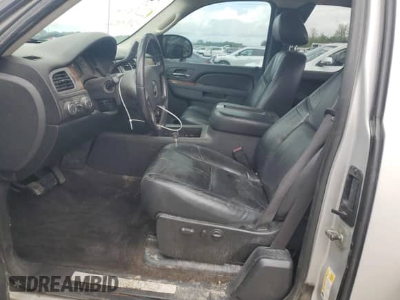 2010 Chevrolet Silverado 1500 LTZ с VIN 1GCSKTE38AZ130922, выставлен на аукционе Copart как лот 55264445 с пробегом 171 548 миль миль и Списание • Salvage title. История ставок и продаж доступна на DreamBid. Изображение 7.