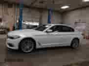 2019 BMW 5 Series 530e xDrive z VIN WBAJB1C51KB376190, wystawiony jako IAAI lot #41610326 z przebiegiem 22 089 mil mil oraz . Historia ofert i sprzedaży dostępna na DreamBid. Obrazek 14.