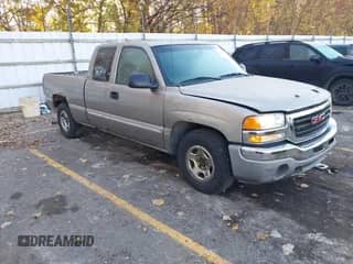 2003 GMC Sierra 1500 Work Truck z VIN 1GTEC19V43Z332251, wystawiony jako IAAI lot #43552467 z przebiegiem 312 010 mil mil oraz . Historia ofert i sprzedaży dostępna na DreamBid. Obrazek 1.