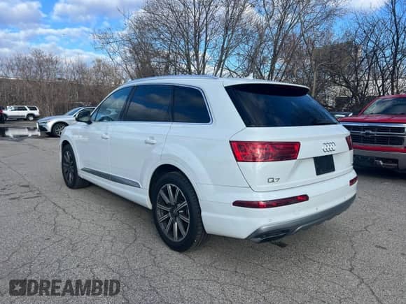 2017 Audi Q7 Premium Plus z VIN WA1LAAF72HD005719, wystawiony jako Copart lot #57715565 z przebiegiem 154 276 mil mil oraz Czysty tytuł • Clean title. Historia ofert i sprzedaży dostępna na DreamBid. Obrazek 3.