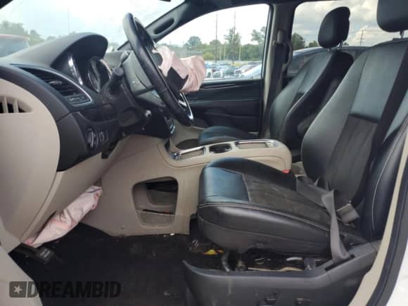 2020 Dodge Grand Caravan SXT with VIN 2C4RDGCG1LR207620, listed as a Copart auction lot 70861985 with Not provided miles and Non repairable. Bid and sale history available at DreamBid. Image 7.