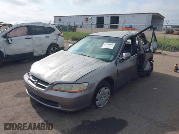2000 Honda Accord LX с VIN 1HGCG1643YA030190, выставлен на аукционе IAAI как лот 42929528 с пробегом 241 766 миль миль и . История ставок и продаж доступна на DreamBid. Изображение 2.