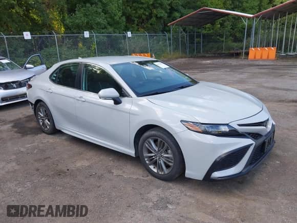 2023 Toyota Camry SE z VIN 4T1G11AK2PU137294, wystawiony jako IAAI lot #43313542 z przebiegiem 71 374 mil mil oraz . Historia ofert i sprzedaży dostępna na DreamBid. Obrazek 1.