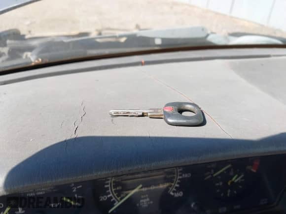 1988 Mercedes-Benz 300 E z VIN WDBEA30D7JA621107, wystawiony jako IAAI lot #43081479 z przebiegiem 118 345 mil mil oraz . Historia ofert i sprzedaży dostępna na DreamBid. Obrazek 11.