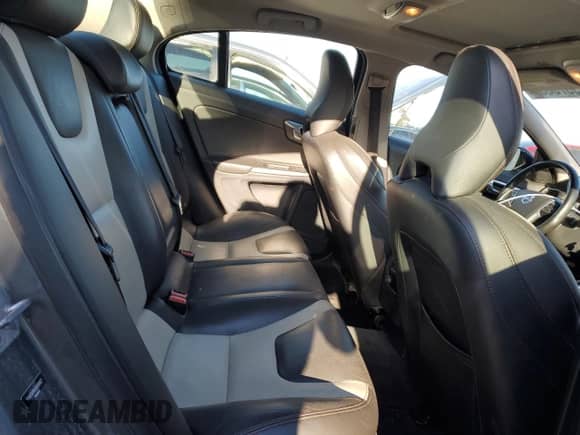 2016 Volvo S60 T5 Platinum с VIN YV4612UM5G2000927, выставлен на аукционе Copart как лот 45575685 с пробегом 137 541 миль миль и Списание • Salvage title. История ставок и продаж доступна на DreamBid. Изображение 10.