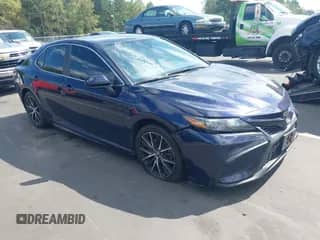 2021 Toyota Camry SE Nightshade z VIN 4T1G11AKXMU519763, wystawiony jako IAAI lot #43319480 z przebiegiem 97 862 mil mil oraz . Historia ofert i sprzedaży dostępna na DreamBid. Obrazek 1.