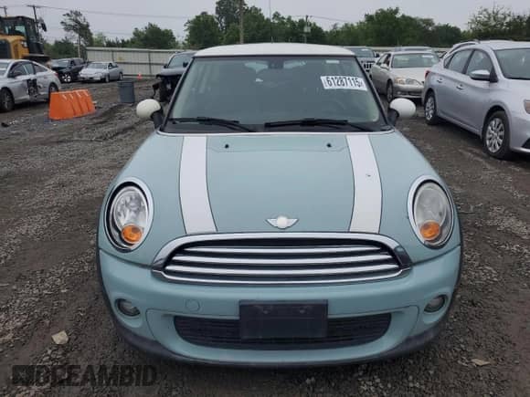 2013 MINI Hardtop with VIN WMWSU3C55DT546767, listed as a Copart auction lot 61287115 with 181,711 mi miles and Clean title. Bid and sale history available at DreamBid. Image 5.