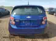 2014 Chevrolet Sonic LS z VIN 1G1JA6SH4E4115247, wystawiony jako Copart lot #70993995 z przebiegiem 138 491 mil mil oraz Szkoda całkowita • Salvage title. Historia ofert i sprzedaży dostępna na DreamBid. Obrazek 6.
