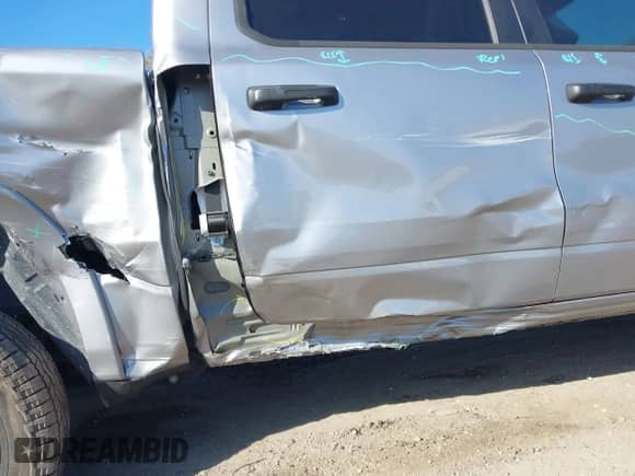 2024 Ram 1500 Big Horn z VIN 1C6SRFFT4RN158254, wystawiony jako IAAI lot #41628833 z przebiegiem 23 699 mil mil oraz . Historia ofert i sprzedaży dostępna na DreamBid. Obrazek 18.