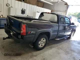 2005 Chevrolet Silverado 1500 Z71 z VIN 2GCEK19B051178951, wystawiony jako Copart lot #84414315 z przebiegiem 179 984 mil mil oraz Czysty tytuł • Clean title. Historia ofert i sprzedaży dostępna na DreamBid. Obrazek 3.