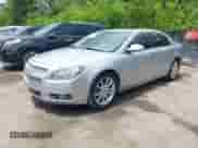 2012 Chevrolet Malibu LTZ z VIN 1G1ZG5E79CF270070, wystawiony jako IAAI lot #42496964 z przebiegiem 206 551 mil mil oraz . Historia ofert i sprzedaży dostępna na DreamBid. Obrazek 2.