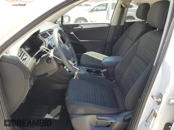 2022 Volkswagen Tiguan S z VIN 3VV1B7AX0NM080036, wystawiony jako Copart lot #64089765 z przebiegiem 59 718 mil mil oraz Szkoda całkowita • Salvage title. Historia ofert i sprzedaży dostępna na DreamBid. Obrazek 7.