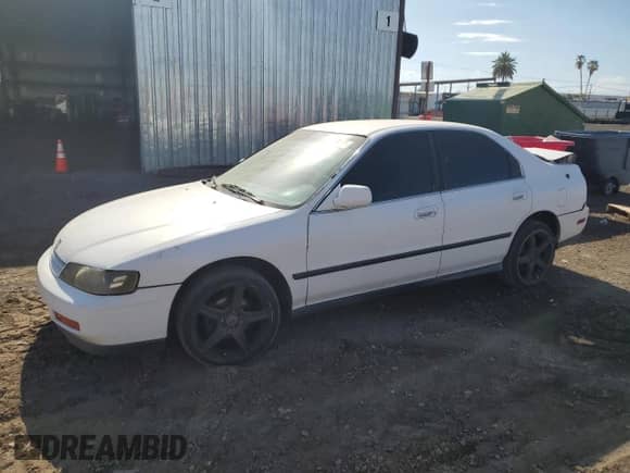 1995 Honda Accord LX z VIN 1HGCD5635SA055901, wystawiony jako Copart lot #58988965 z przebiegiem 253 309 mil mil oraz Szkoda całkowita • Salvage title. Historia ofert i sprzedaży dostępna na DreamBid. Obrazek 1.