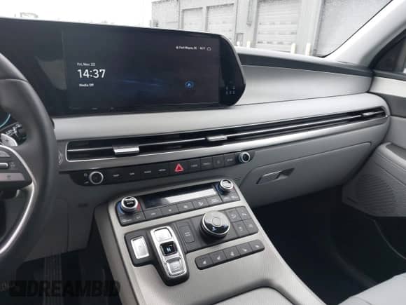 2024 Hyundai Palisade SEL с VIN KM8R4DGE8RU801796, выставлен на аукционе IAAI как лот 40909098 с пробегом 3 107 миль миль и . История ставок и продаж доступна на DreamBid. Изображение 22.