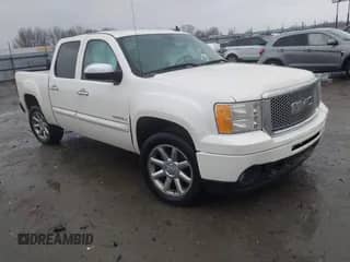 2013 GMC Sierra 1500 Denali z VIN 3GTP2XE27DG113067, wystawiony jako IAAI lot #41153333 z przebiegiem 249 504 mil mil oraz . Historia ofert i sprzedaży dostępna na DreamBid. Obrazek 1.