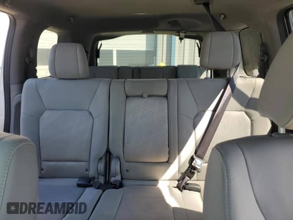 2015 Honda Pilot LX с VIN 5FNYF4H28FB029433, выставлен на аукционе Copart как лот 81138955 с пробегом 111 112 миль миль и Списание • Salvage title. История ставок и продаж доступна на DreamBid. Изображение 10.