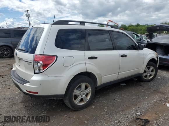 2011 Subaru Forester X z VIN JF2SHABC7BH728175, wystawiony jako Copart lot #57952915 z przebiegiem 147 567 mil mil oraz Szkoda całkowita • Salvage title. Historia ofert i sprzedaży dostępna na DreamBid. Obrazek 3.
