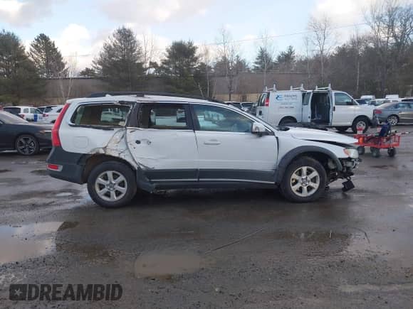 2012 Volvo XC70 3.2L with VIN YV4940BZ8C1143880, listed as a IAAI auction lot 41443930 with 221,467 mi miles and . Bid and sale history available at DreamBid. Image 13.