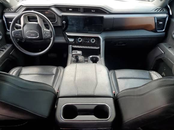 2023 GMC Sierra 1500 Denali с VIN 3GTUUGE85PG143996, выставлен на аукционе Copart как лот 70958025 с пробегом 57 331 миль миль и Списание • Salvage title. История ставок и продаж доступна на DreamBid. Изображение 8.